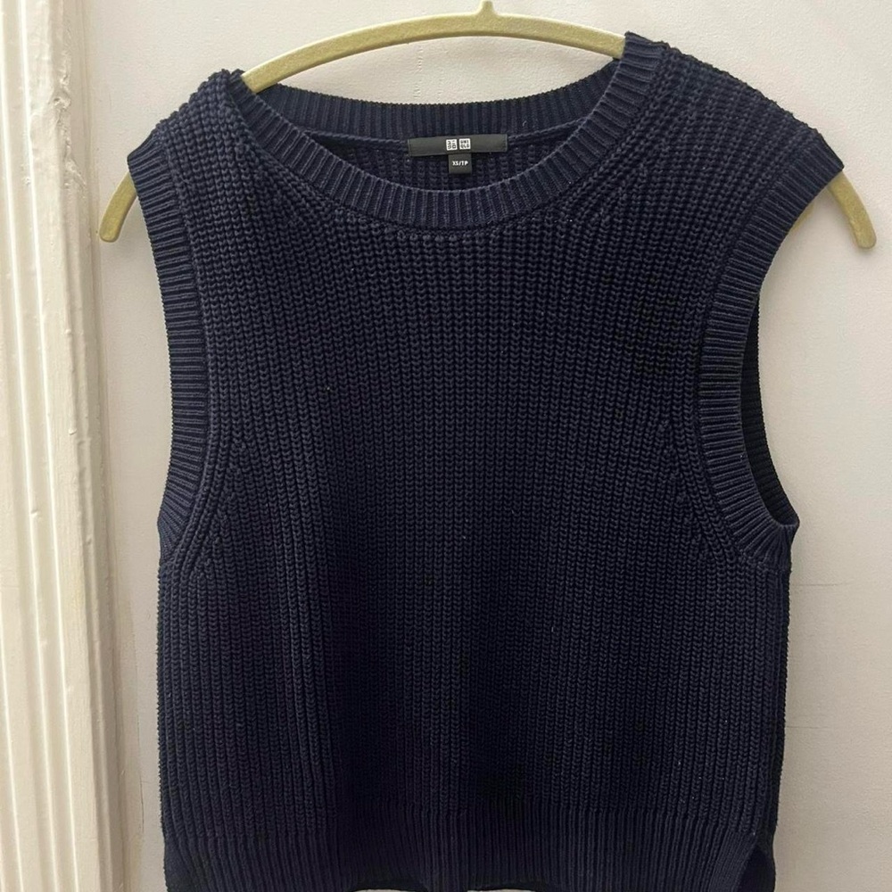 Uniqlo Dark Blue Knit Sweater